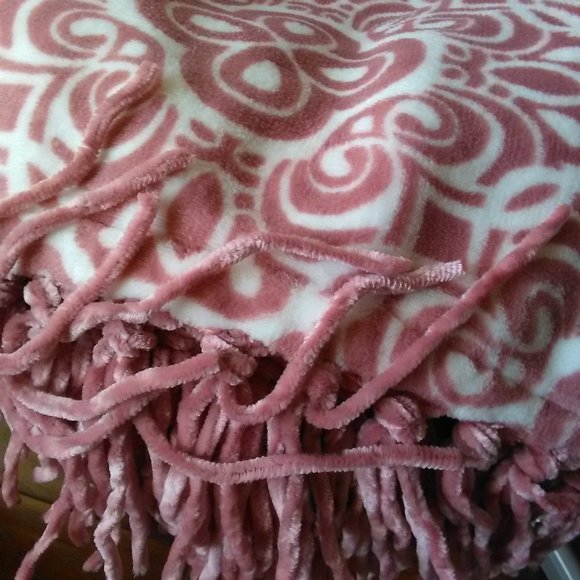 NWT Oversized Decorative Medallion Throw - Picture 4 of 9